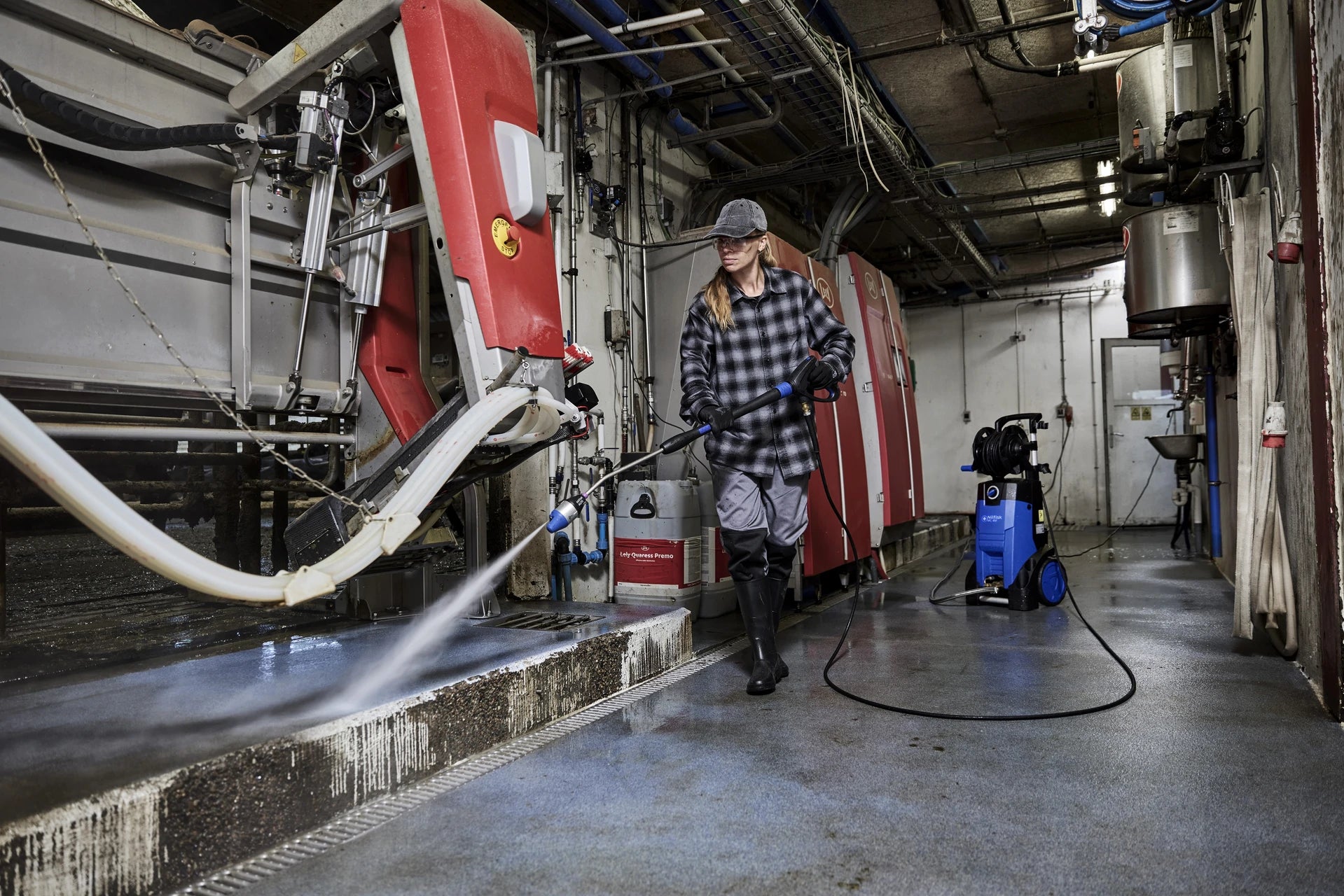 Nilfisk MC 4M-140/620 XT Cold Water Pressure Washer with Hose Reel