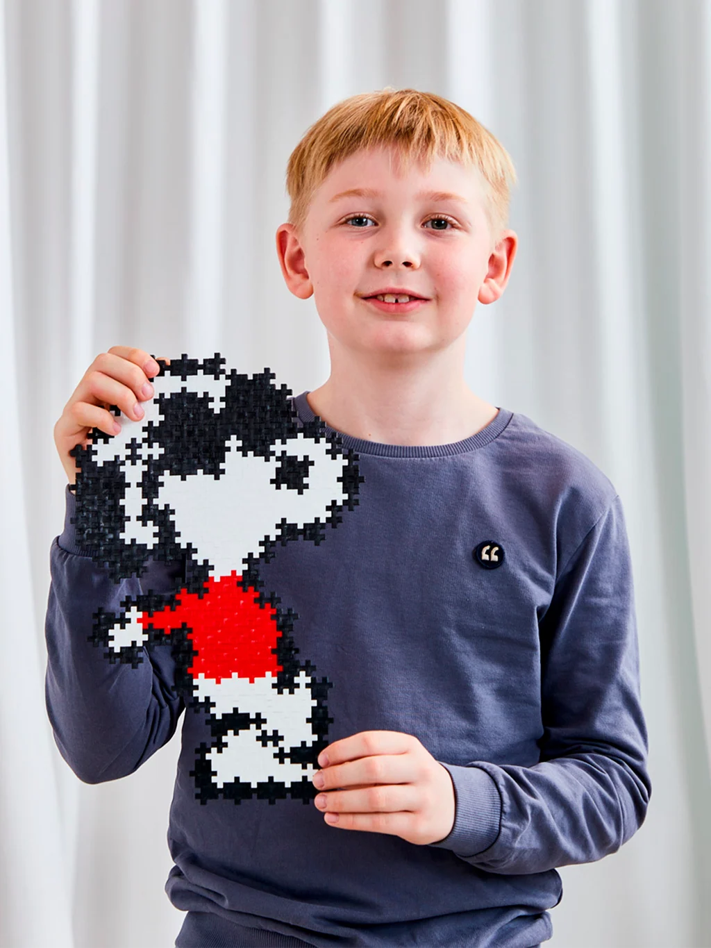 Build a 30 x 20 cm Joe Cool Snoopy figure with the Plus-Plus Puzzle by Number set. Includes 275 pieces, pattern guide, and comic print.