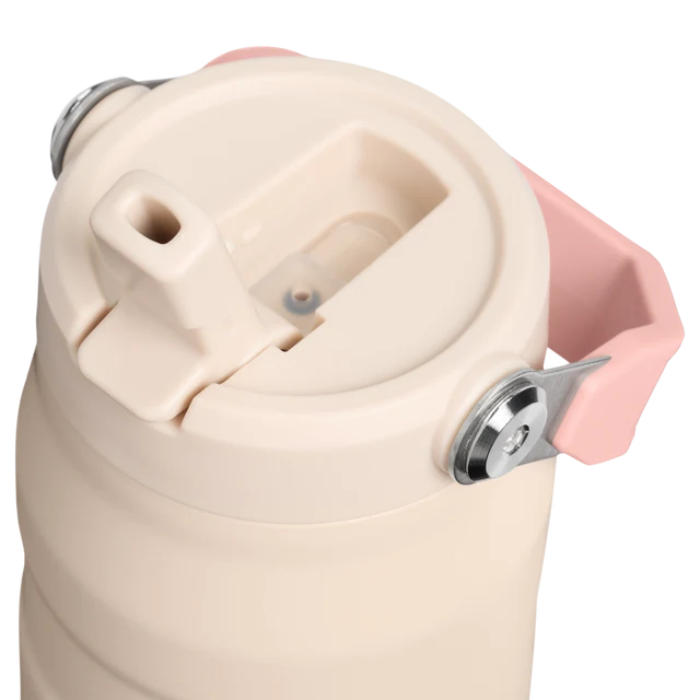 Stanley IceFlow Bottle Flip Straw 2.0 Champagne 0.71L showing detail of the lid and removable spout mechanism
