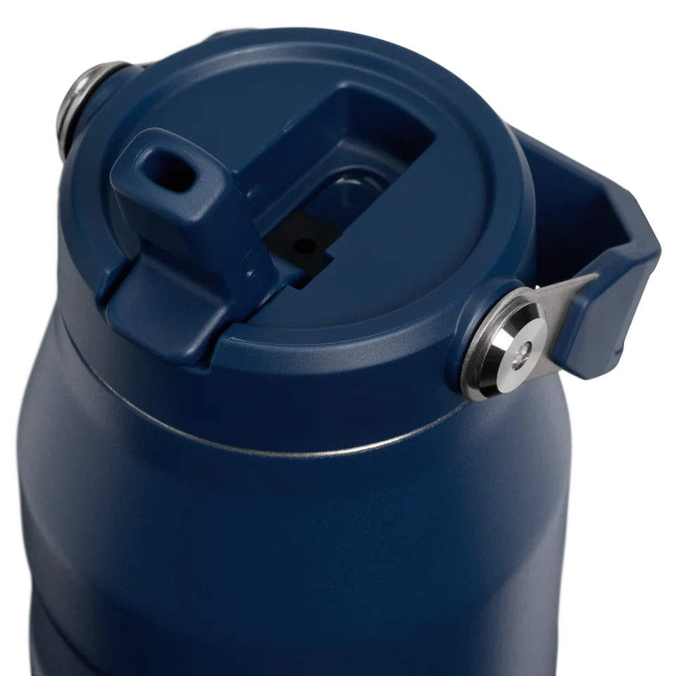 Stanley IceFlow Bottle Flip Straw 2.0 Dark Navy 1.06L showing detail of the lid and removable spout mechanism
