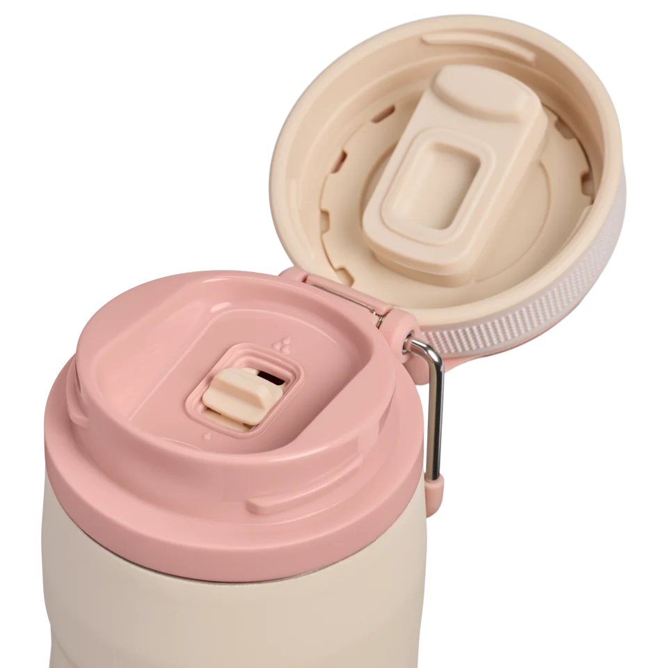 Stanley IceFlow Bottle Twist Flip Champagne 0.47L displaying open twist-to-flip lid mechanism