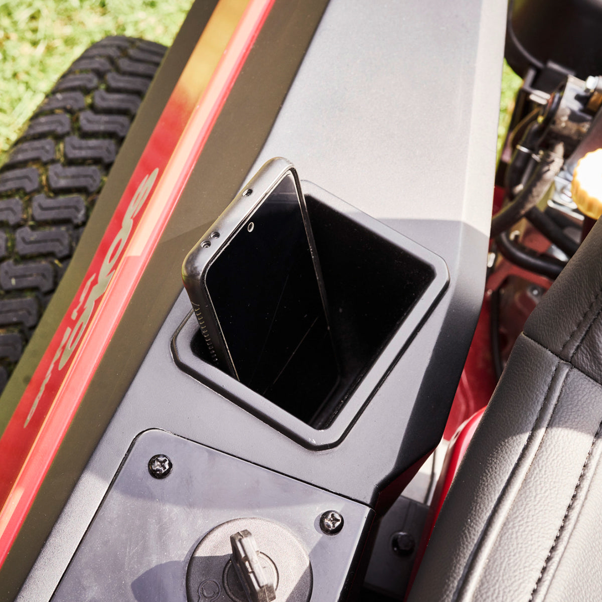 solo by AL-KO Comfort ZT 18-107.6 A Petrol Zero Turn Mower 107cm