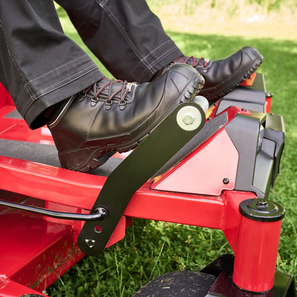 solo by AL-KO Comfort ZT 18-107.6 A Petrol Zero Turn Mower 107cm