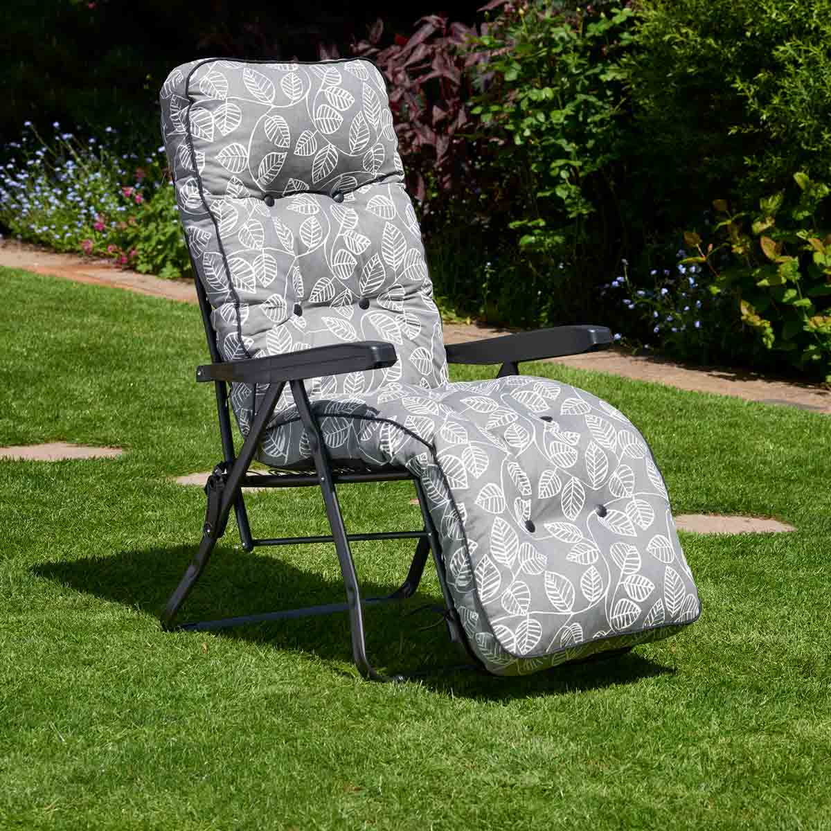 Glendale Deluxe Aspen Leaf Grey Relaxer Chair - Black Frame
