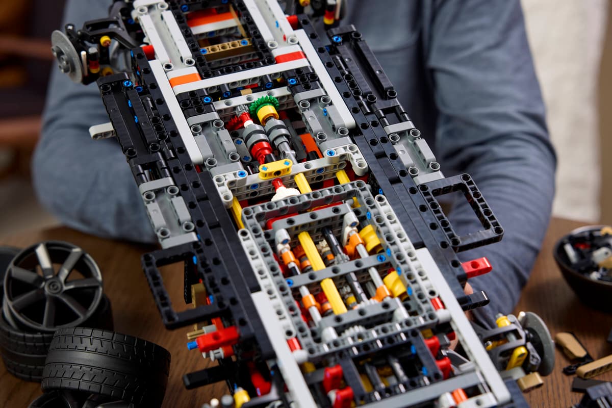 LEGO Technic Koenigsegg Sadair’s Spear Megacar 42232