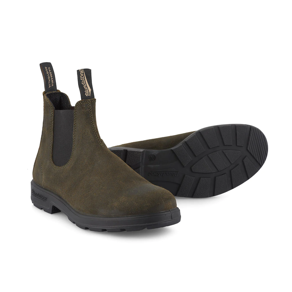 Blundstone Chelsea Boot in Waxed Dark Olive