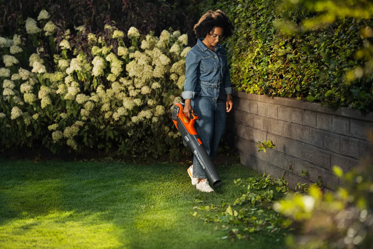 Husqvarna 122IB Cordless Leaf Blower