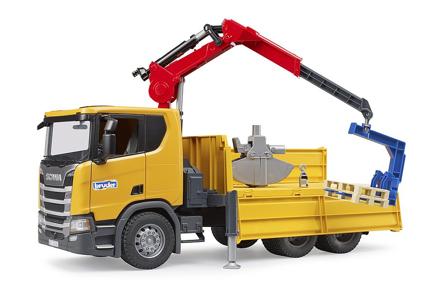 Bruder Scania Super 560R Construction Truck with Crane and 2 Pallets