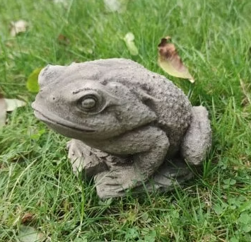 Hellostone Frog Garden Ornament