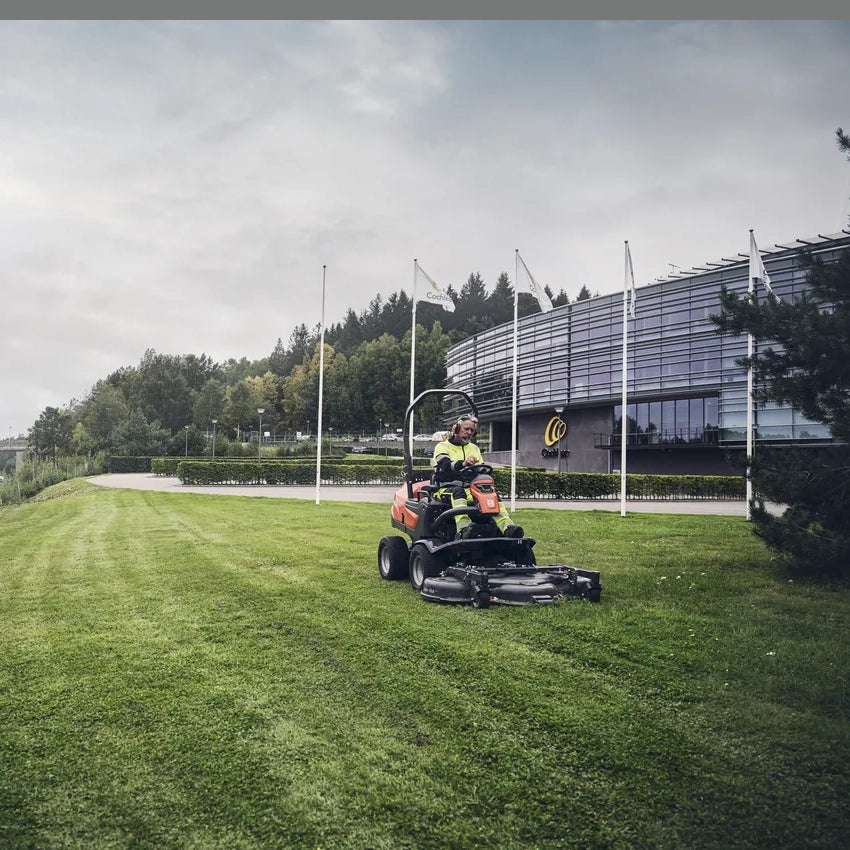 Husqvarna P 520DX Commercial Front Mower