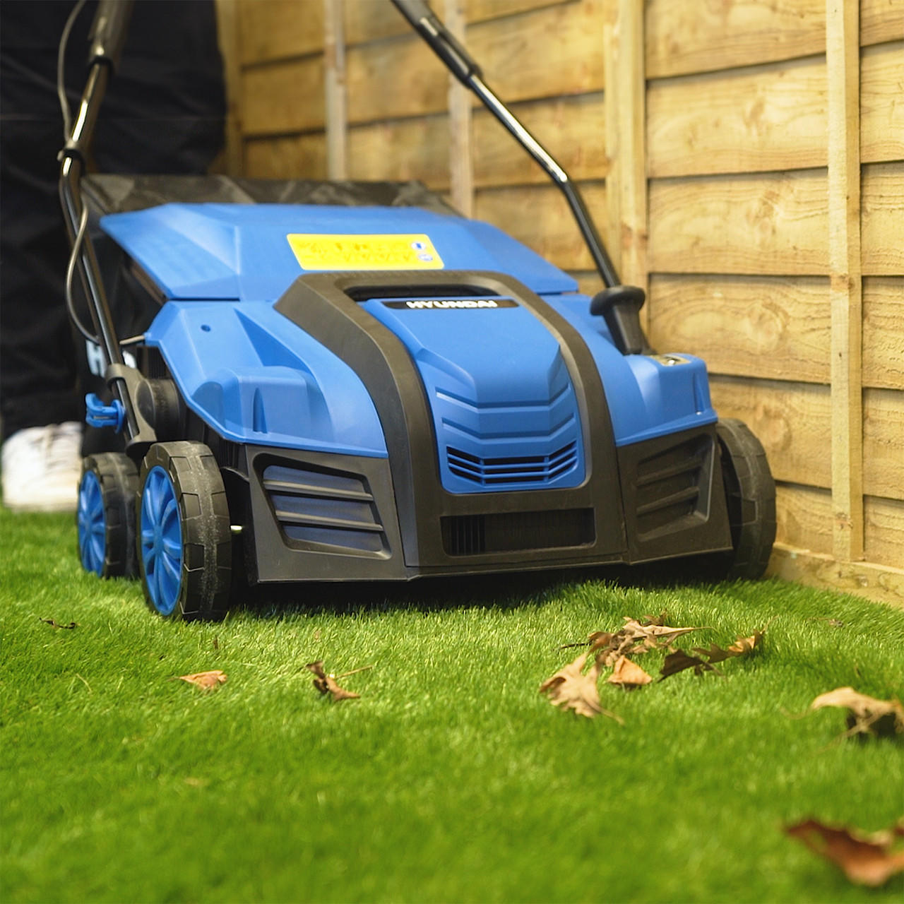 Hyundai HYSW2000E Artificial Grass Sweeper/Brush