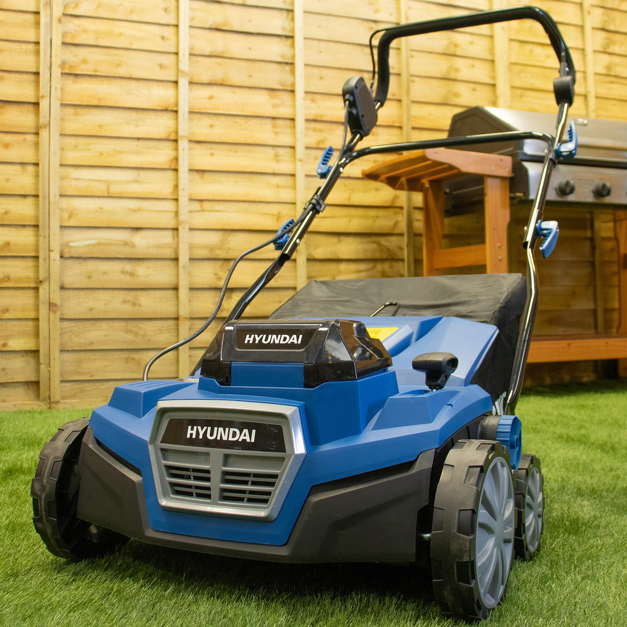 Hyundai HY2197 Artificial Grass Sweeper