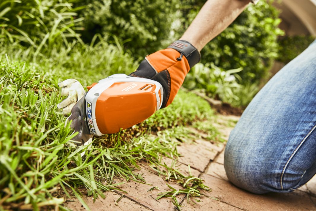 STIHL HSA 26 Cordless Shrub Shear Kit