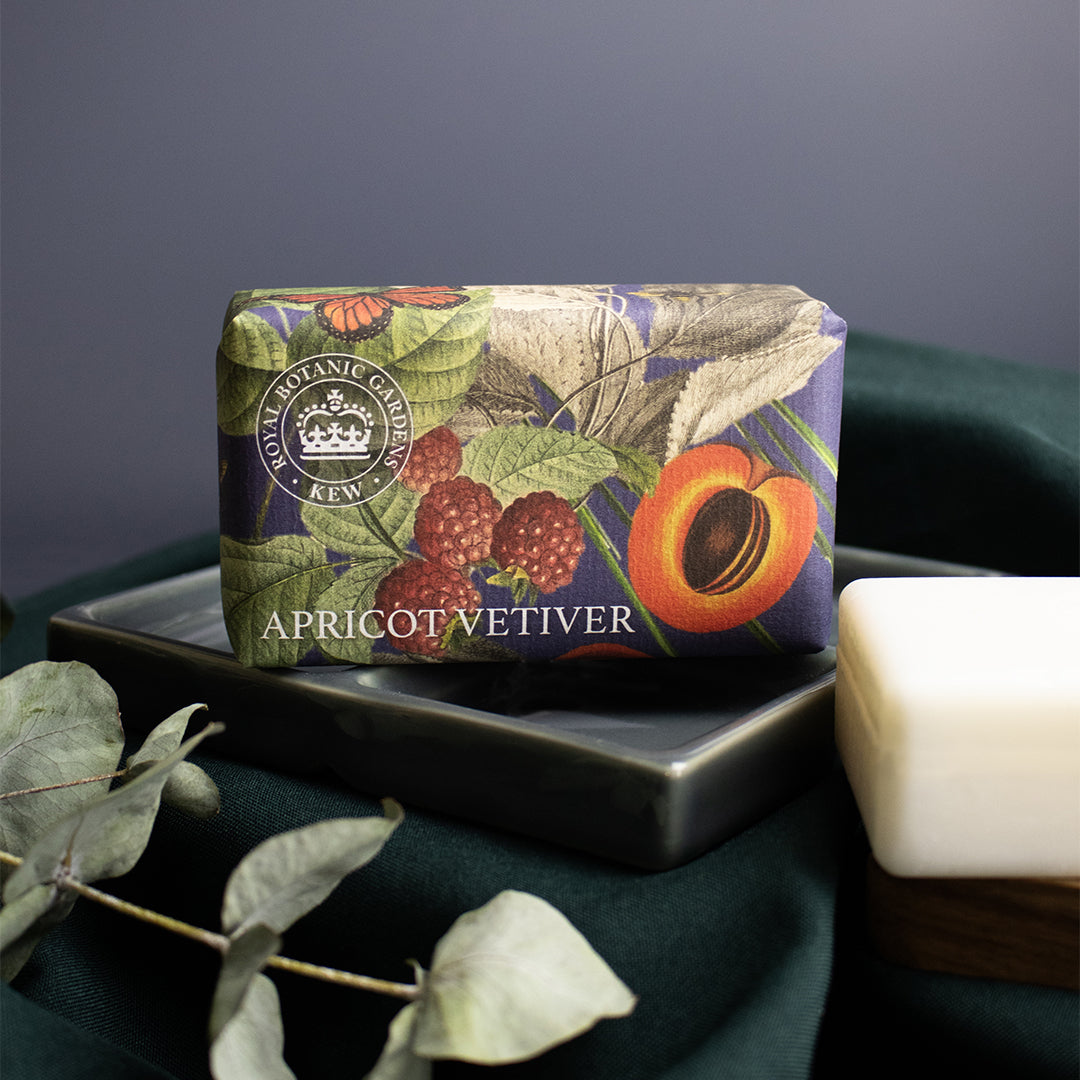 English Soap Company Kew Gardens Apricot Vetiver Soap