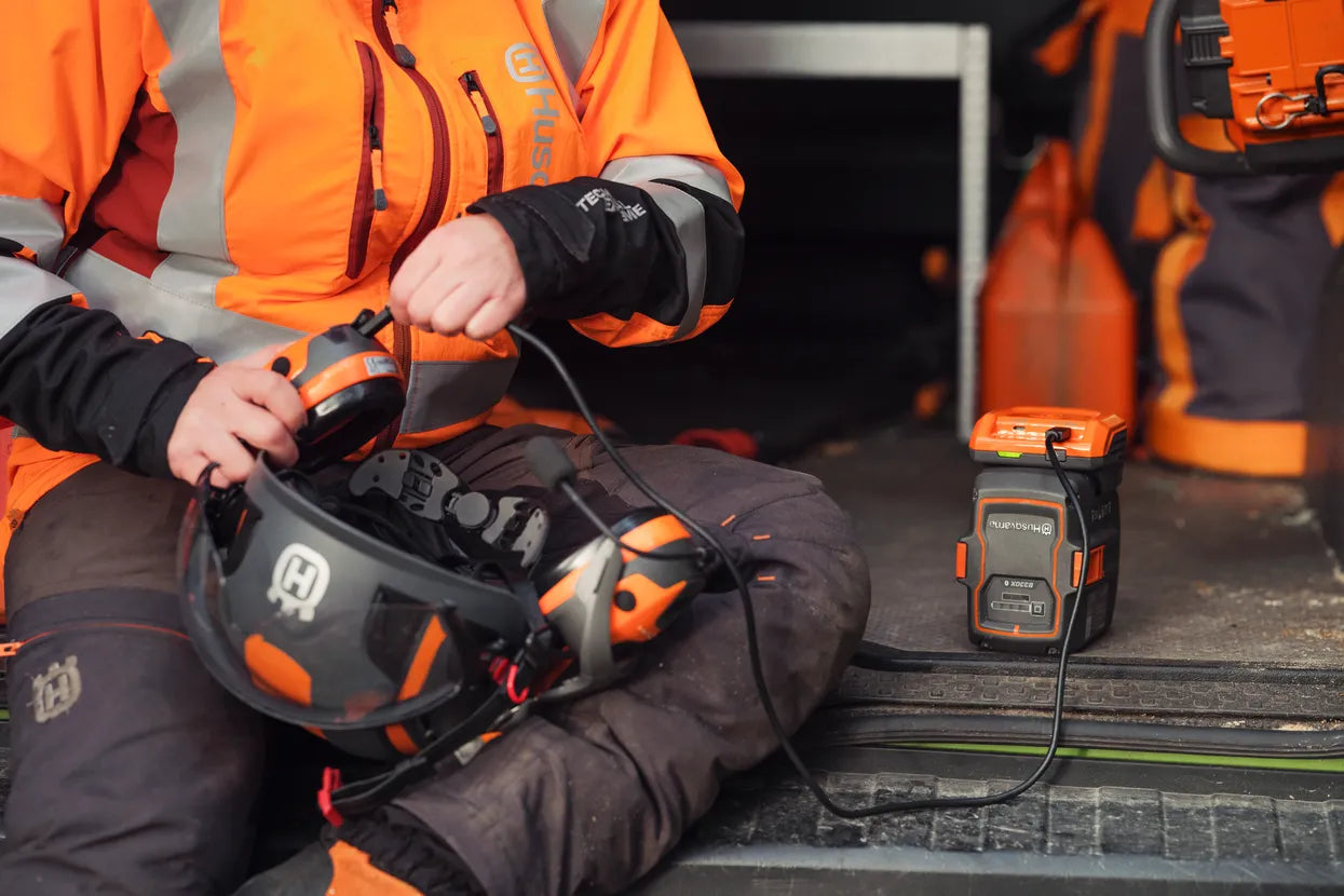 Husqvarna 40-USB150X USB-C Adapter