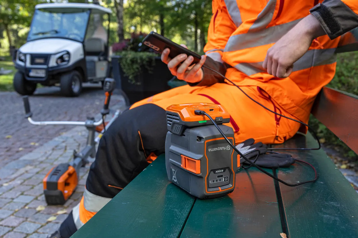 Husqvarna 40-USB150X USB-C Adapter