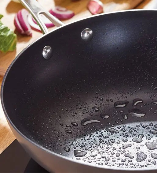 Stellar Hard Anodised Non-Stick Wok with Lid 30cm