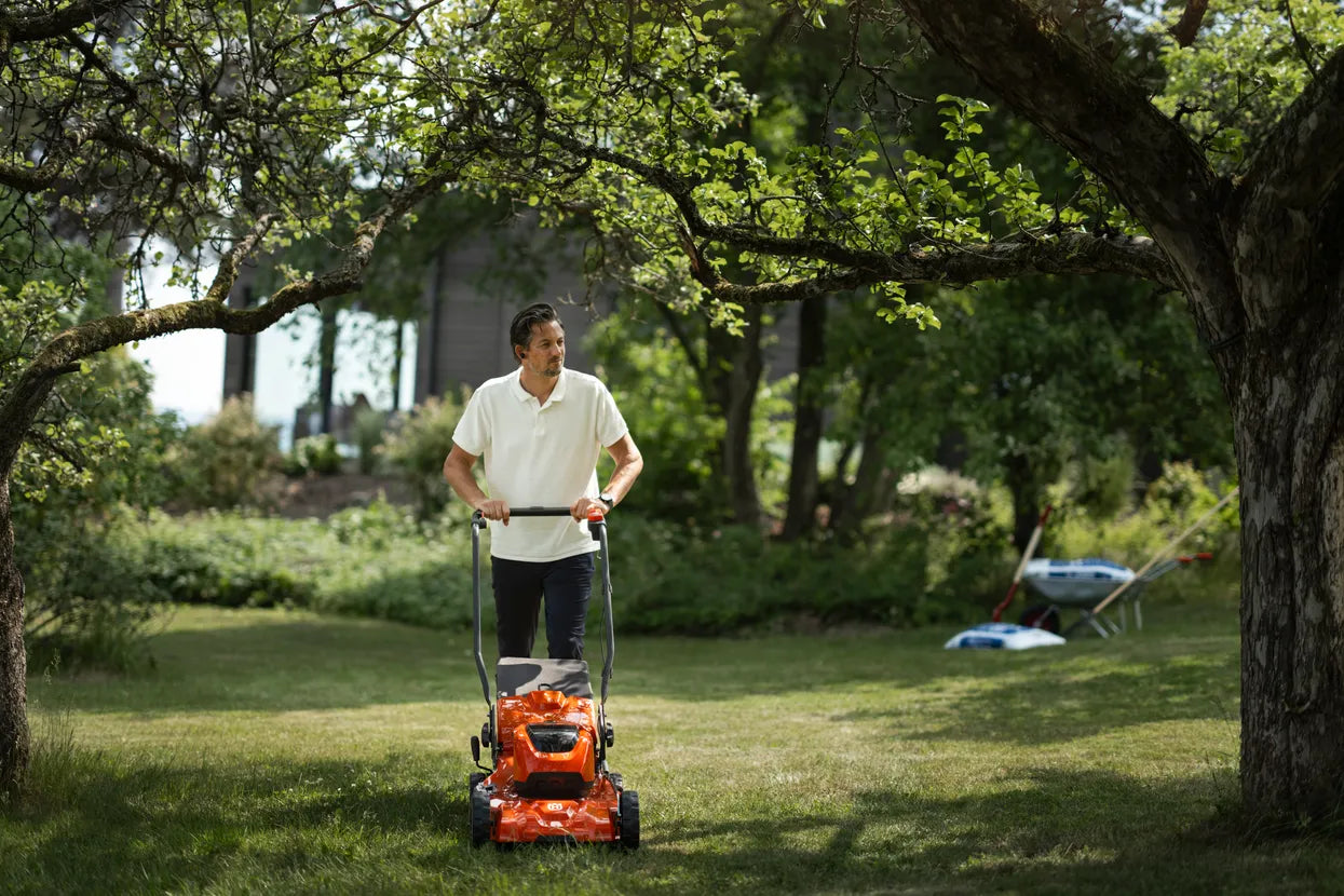 Husqvarna LC 251iS Self-Propelled Cordless Lawn Mower 51cm