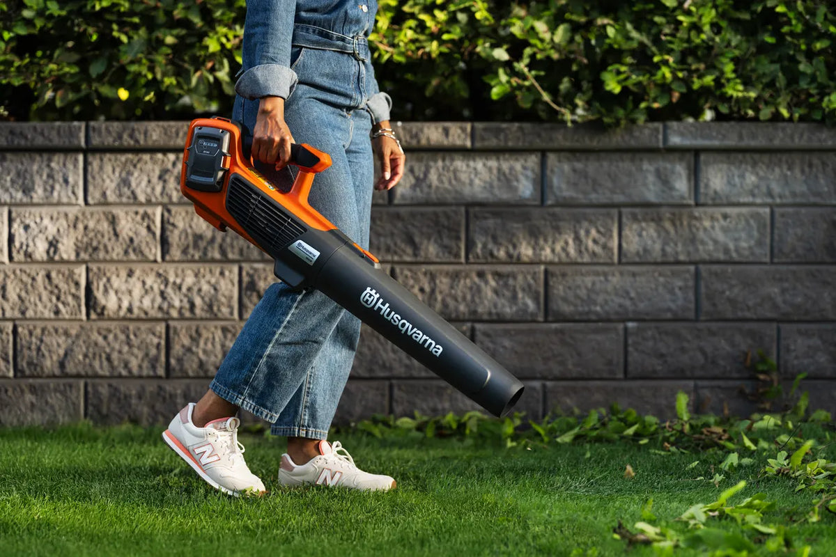 Husqvarna 122IB Cordless Leaf Blower