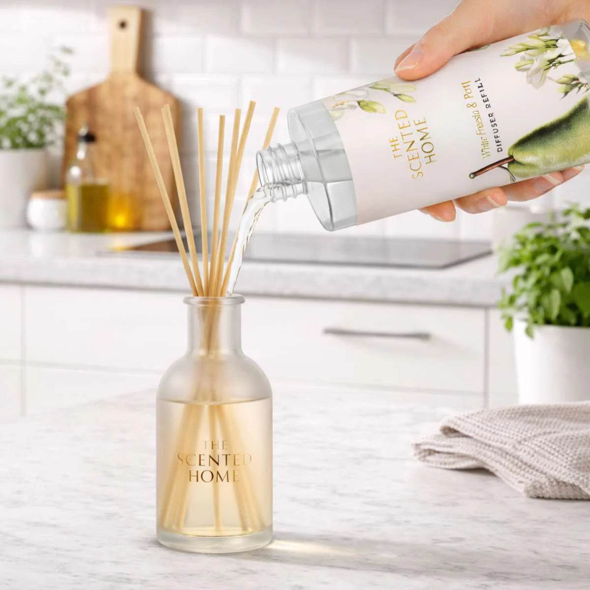 Ashleigh & Burwood White Freesia & Pear Diffuser Refill