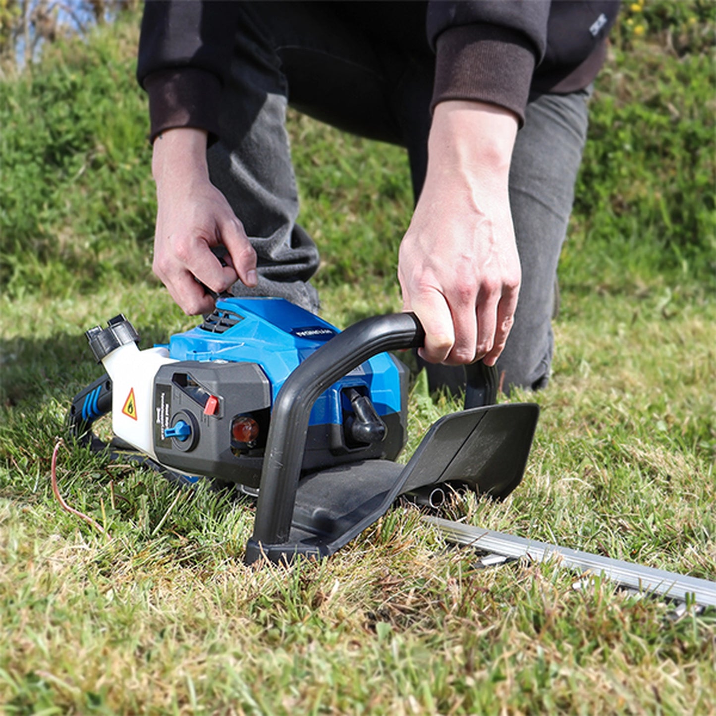 Hyundai HYHT2600X Petrol Hedge Trimmer 60cm