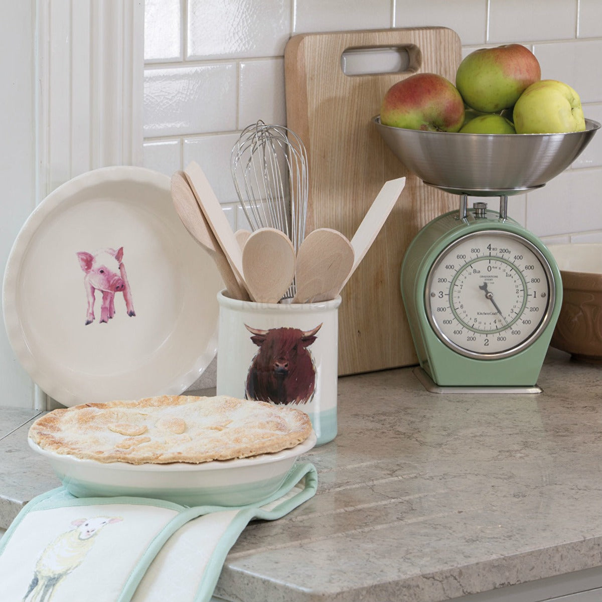 Apple Farm Stoneware Fluted Pie Dish 26cm