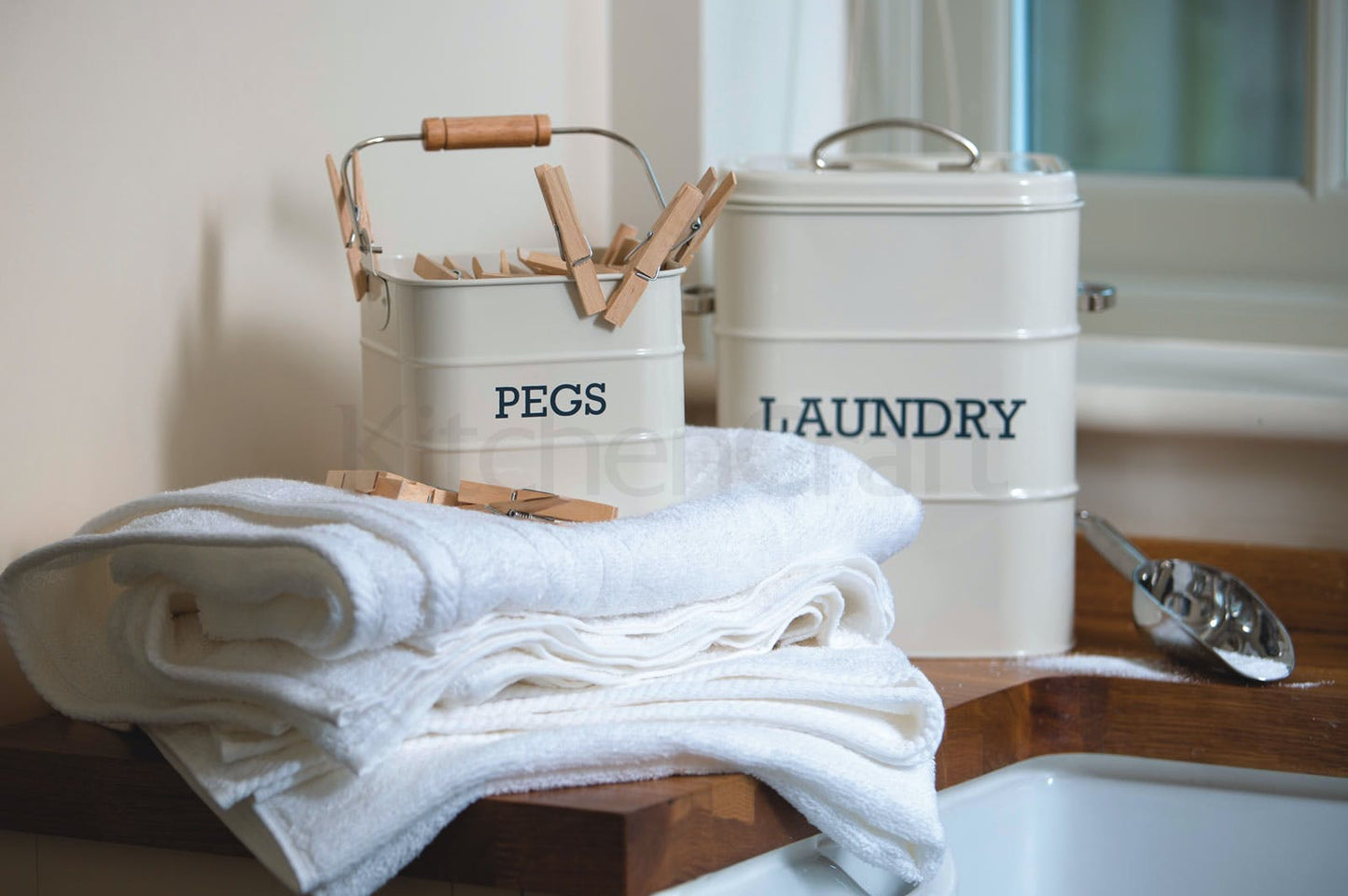 Living Nostalgia Antique Cream Laundry Tin
