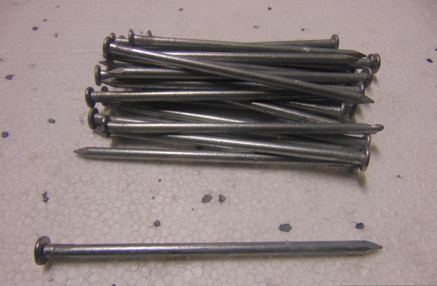 Round Wire Galvanised Nails 150X6MM 1KG