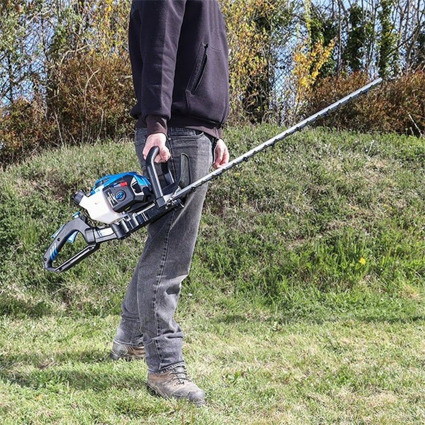 Hyundai HYHT2600X Petrol Hedge Trimmer 60cm