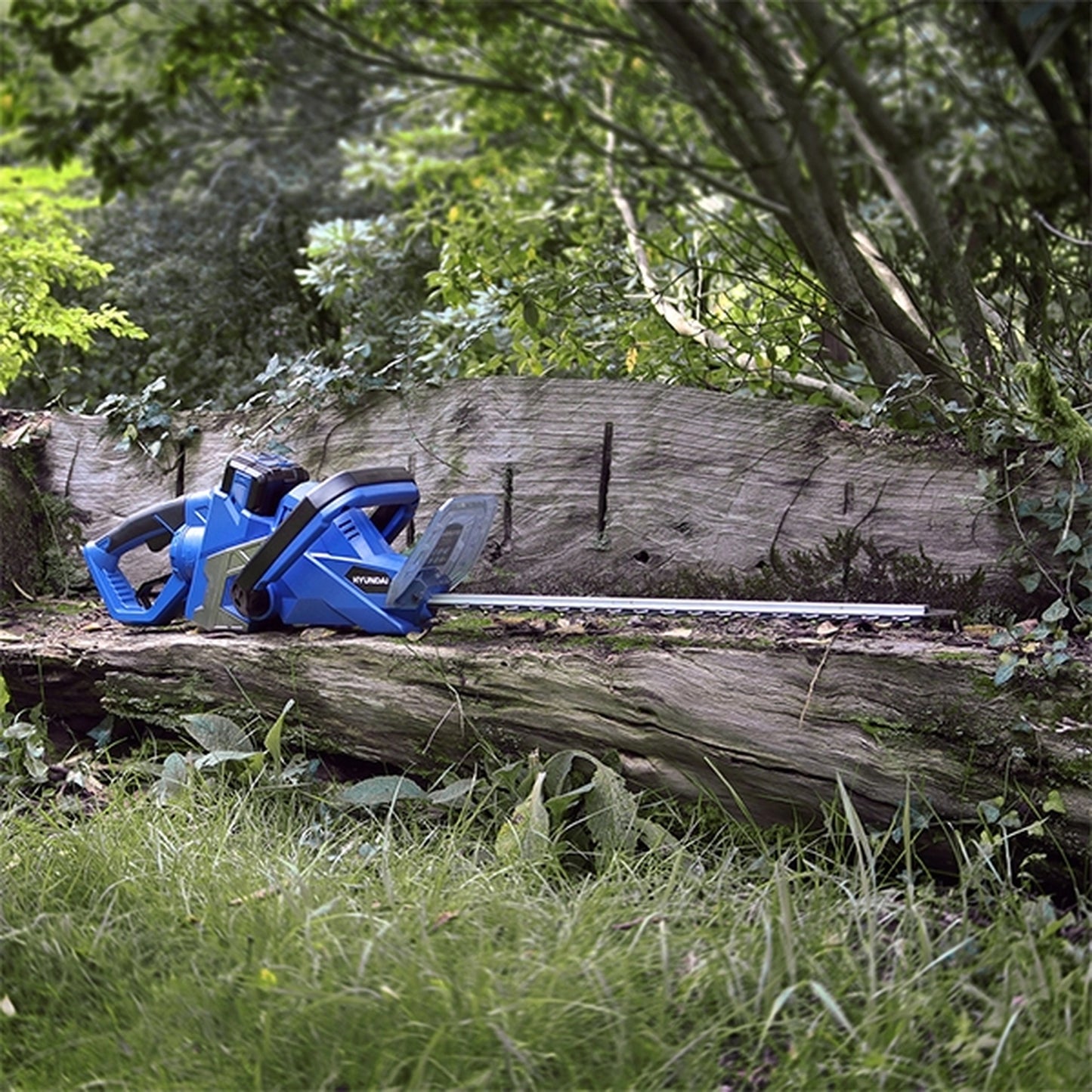 Hyundai HYHT40LI 40v Cordless Hedge Trimmer - Battery & Charger