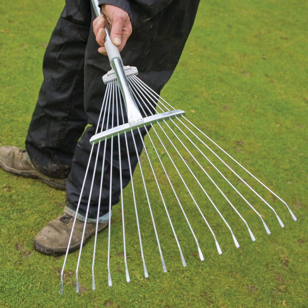Spear & Jackson Neverbend Carbon Adjustable Lawn Rake – Sam Turner & Sons