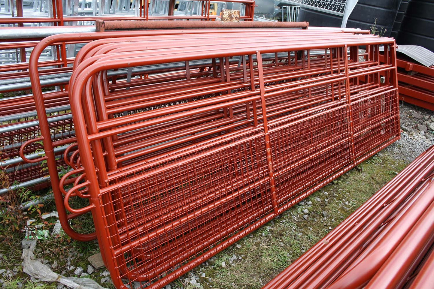 Half Mesh Tubular Field Gate Red 13' & 5 Rails